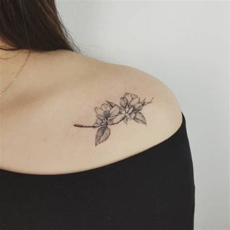 tatuajes sexis para mujer en el pecho|180 Tatuajes en el PECHO que te dejarán sin habla